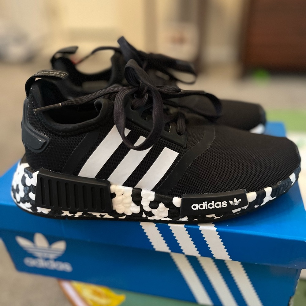 Adidas kids size 3.5 NMD R1 J PRIMEBLUE CBLACK, worn only once like NEW